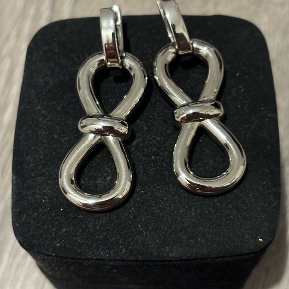 Mach and Mach silver bow earrings - Picture 3 of 5